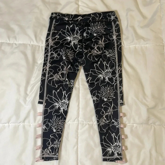 Girl Zip Up Hoodie w/Jogger Pants/Capri Bundle (2) - Size 6X - Picture 10 of 12